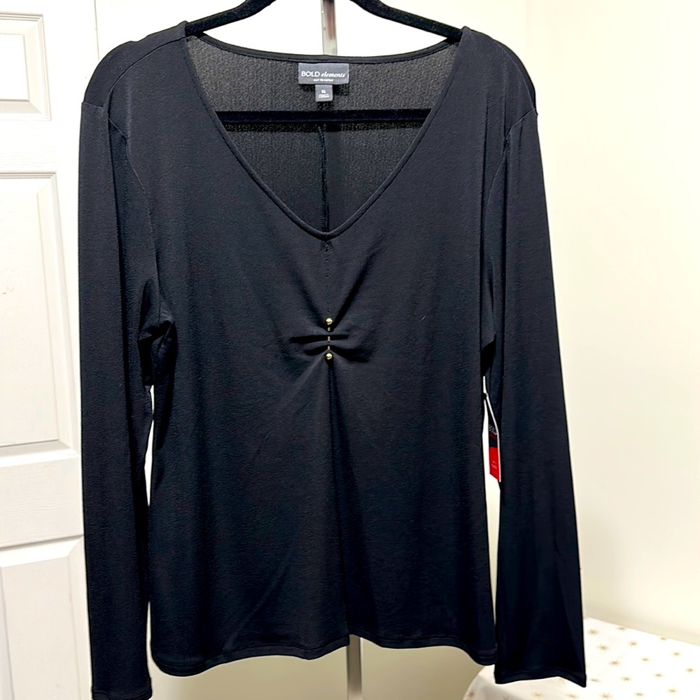 NWT Bold Elements XL V-Neck Long Sleeve Top.